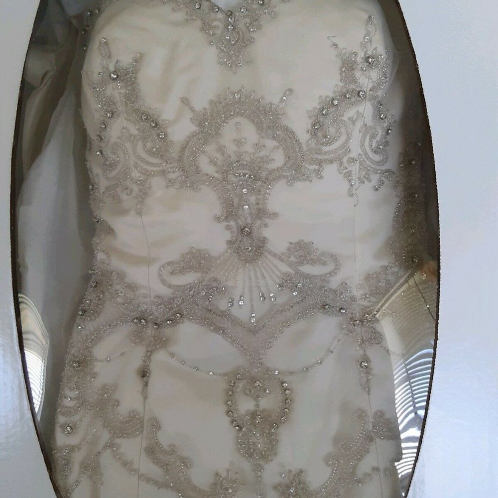 Beaded Wedding Dress SZ 2 Ivory Silk Lace Shiny - Picture 6 of 8